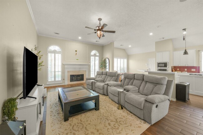 Building Photo - 1122 Wellshire Dr