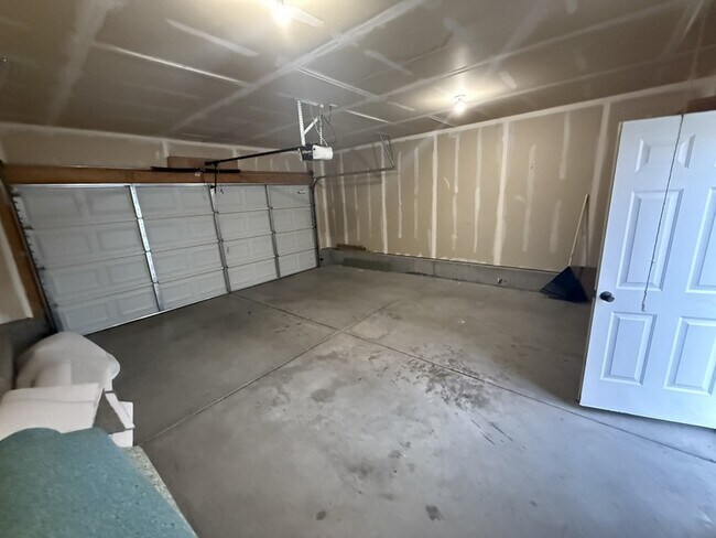 Building Photo - 1427 S Paddock Dr
