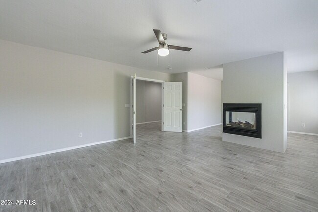 Building Photo - 6326 W El Cortez Pl