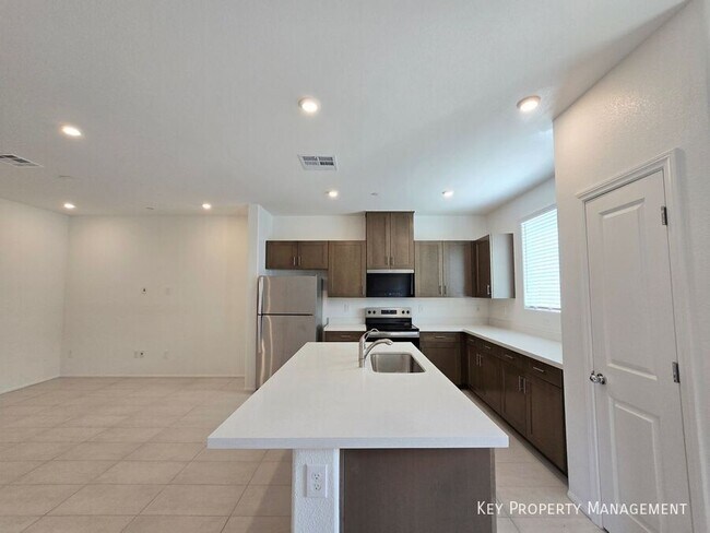 Building Photo - 5717 CRENELLATED St