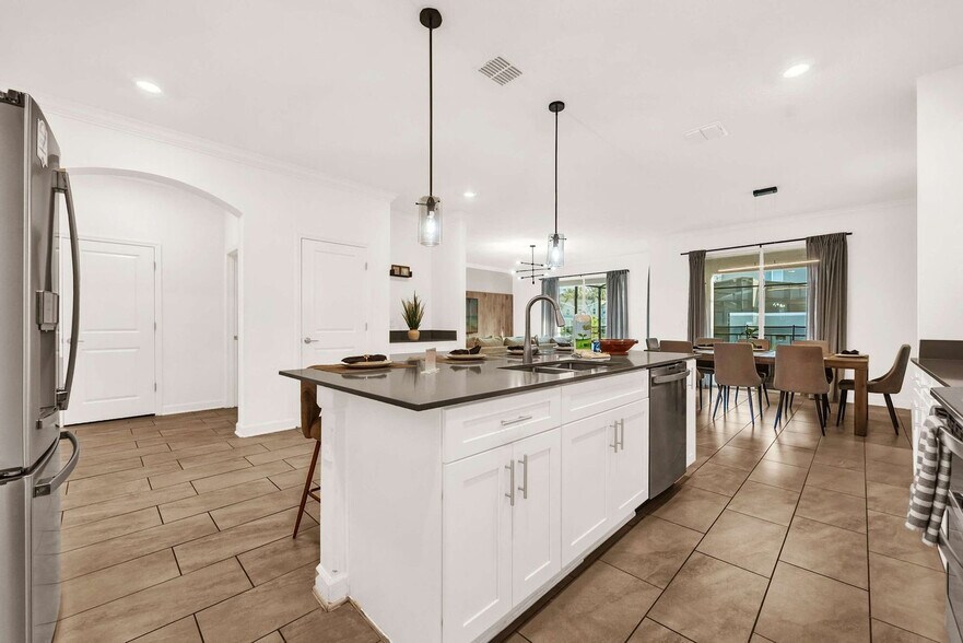 Building Photo - 4330 Rhyme St