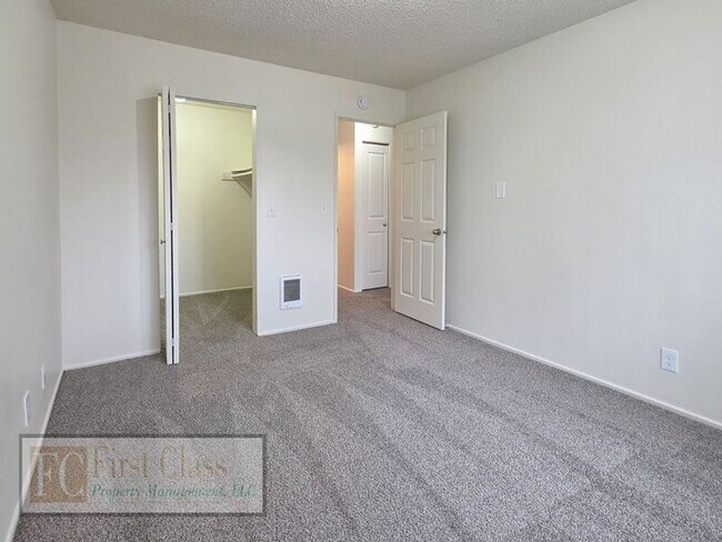 Building Photo - 17150 SW Heritage Ct