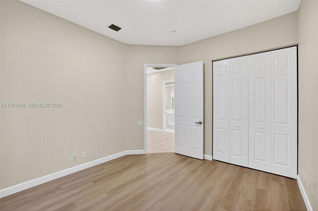 Building Photo - 940 Harbor View N