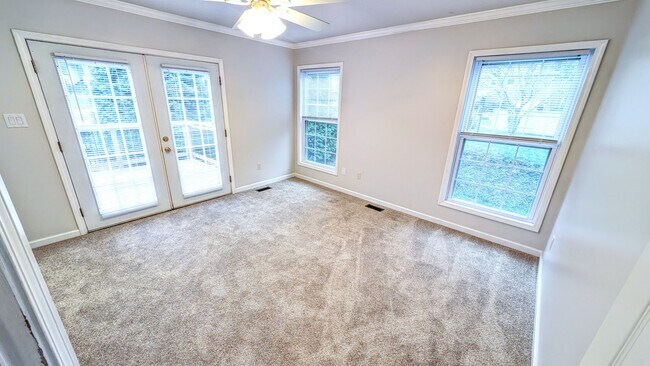 Building Photo - Turnabout Lane Duplex