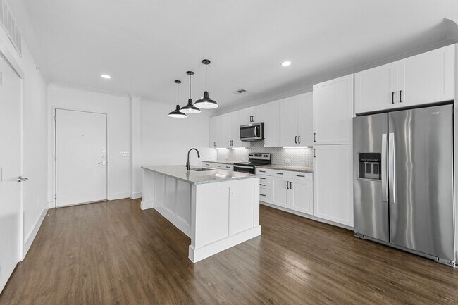 Building Photo - Modern 1/1 Condo in The Colony