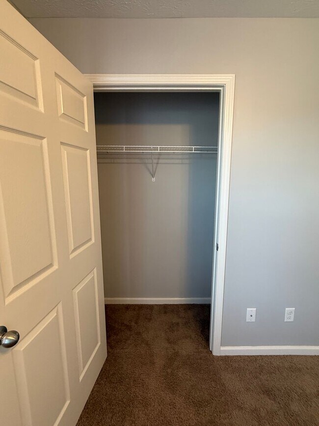 Building Photo - HALF OFF ONE MONTH AT UPPER STONE!