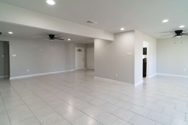 Building Photo - 11623 Rowan Ln