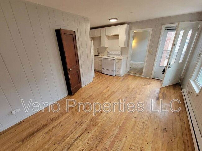Building Photo - 3010 NY 43
