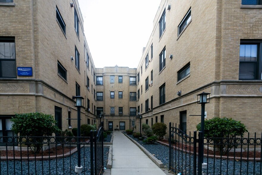 Building Photo - 2854 N Orchard St
