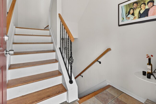 Building Photo - 354 Oswego Ct