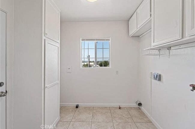 Building Photo - 331 Langley St