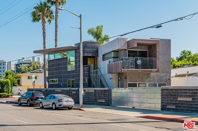 Building Photo - 503 N San Vicente Blvd