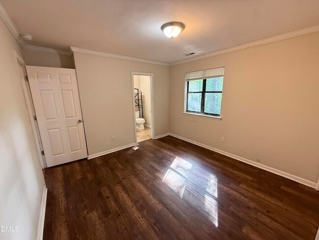 Building Photo - 4822 Hollenden Dr