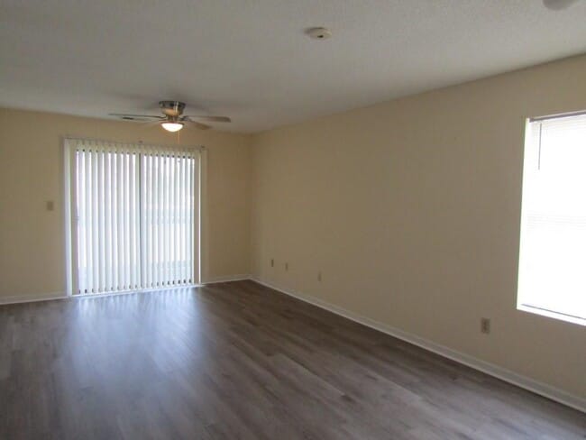 Building Photo - 1095 Plantation Dr