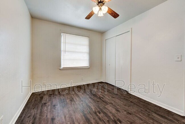 Building Photo - 917 NE 81st St