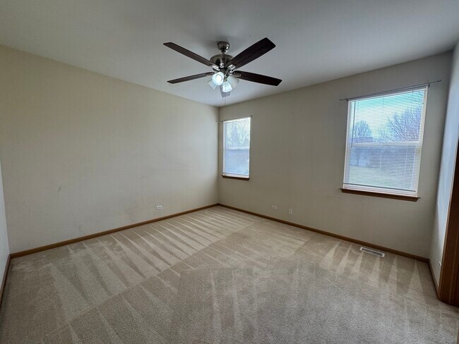 Building Photo - 1991 Westridge Pl