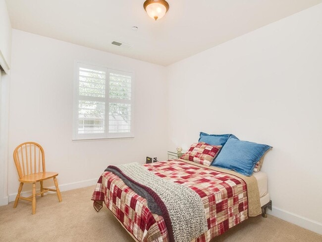 Building Photo - Beautiful Woodland 3 bed/2bath plus office Home for Rent in Woodland