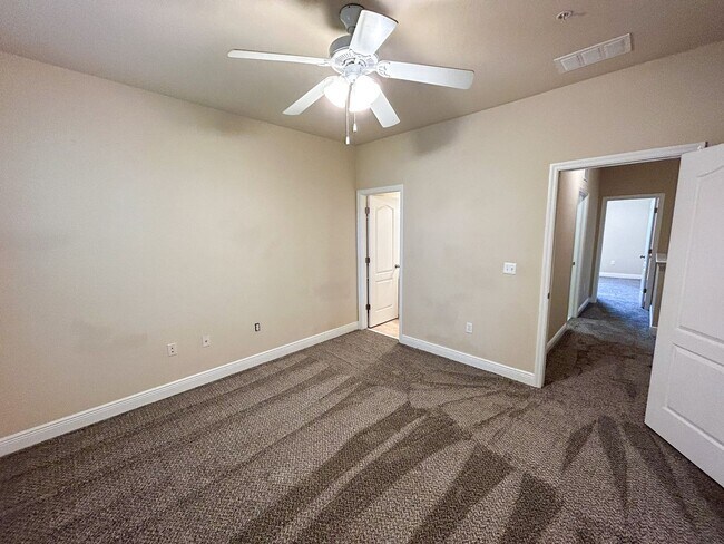 Building Photo - Chase Hollow #43