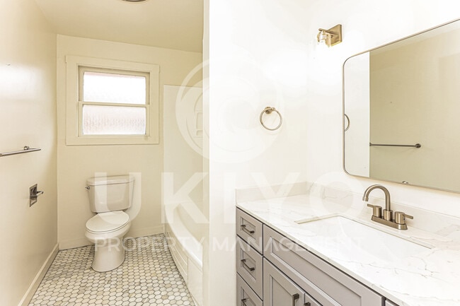 Building Photo - 891 57th St