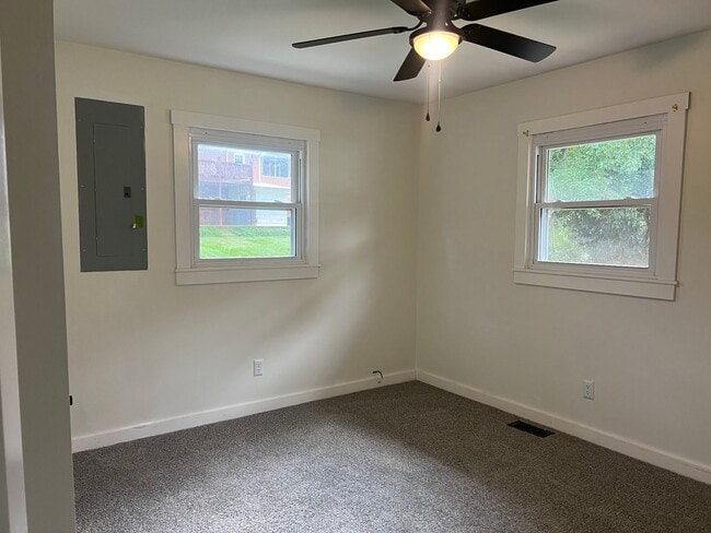 Building Photo - Beautiful one level home in JC!