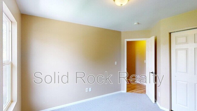 Building Photo - 4920 Universal Heights