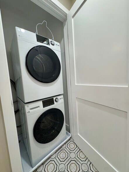 Front load washer/dryer in unit - 136 E King St