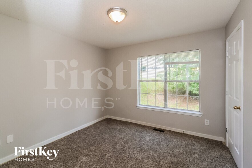 Building Photo - 7795 Poppy Dr
