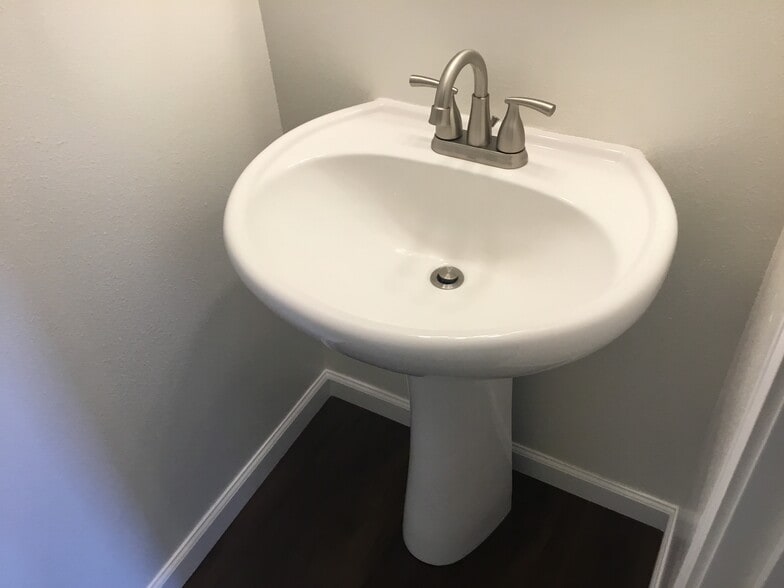 Building Photo - 1142 Ebbets Dr