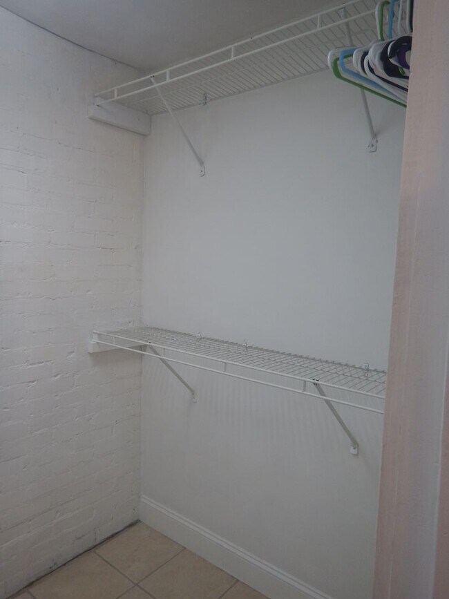 Building Photo - 3 Bedroom 2 Bath house on level lot. Pet Friendly