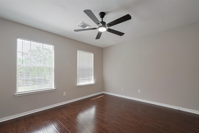 Building Photo - 1523 Brook Grove Dr