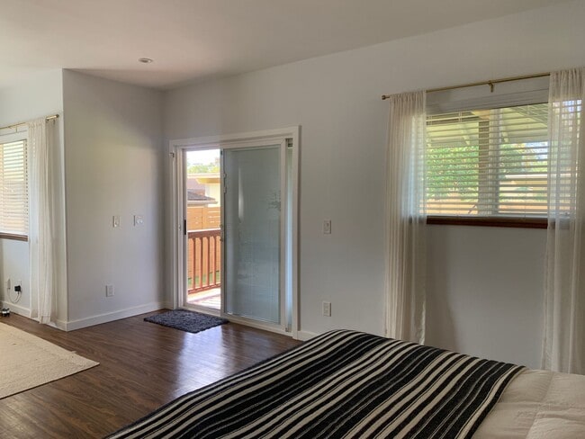 Building Photo - Renovated 3 bed, 2 bath Duplex Home in Waialua