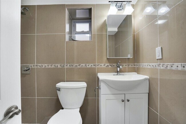 Building Photo - 126 75th St