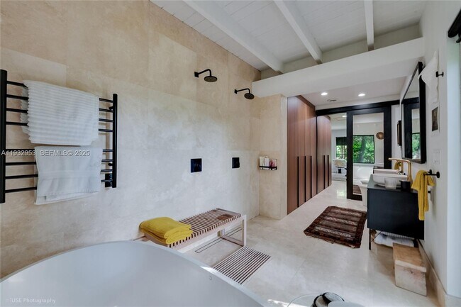 Building Photo - 10700 Old Cutler Rd