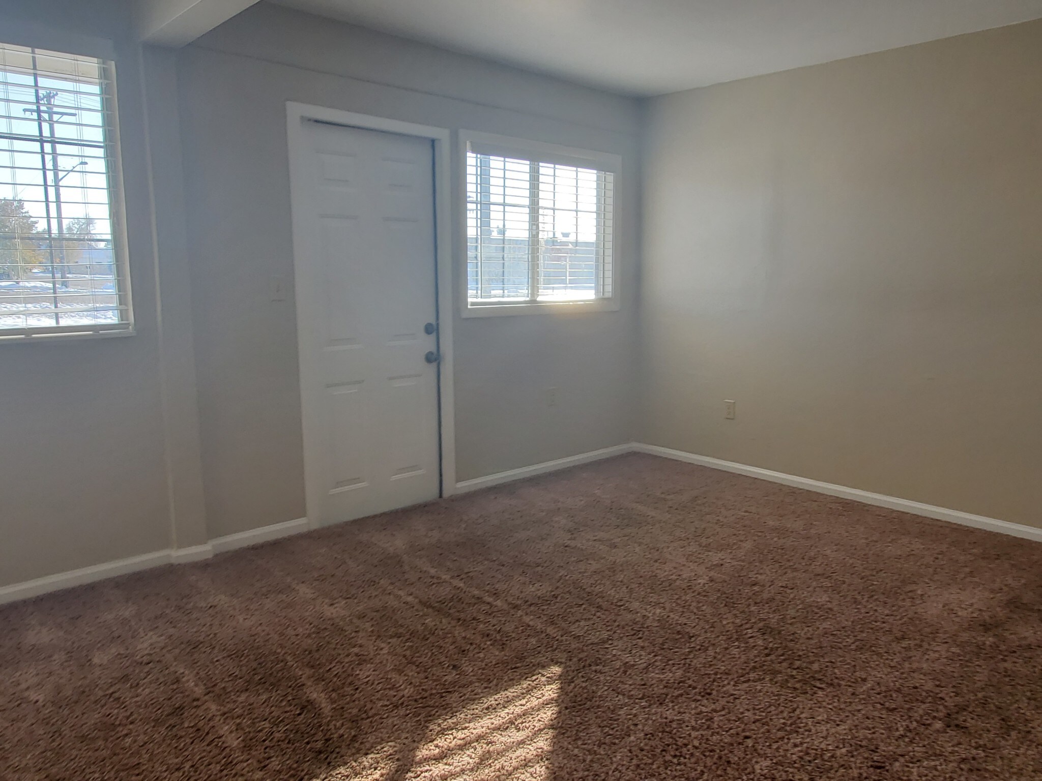 Building Photo - 610 Dahlia St