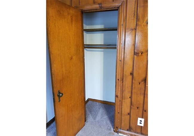 Interior Photo - Ludlow 960