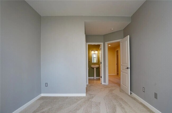 Building Photo - 2357 Yakima Ct