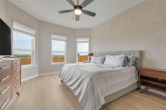 Building Photo - 4902 Seadrift Dr