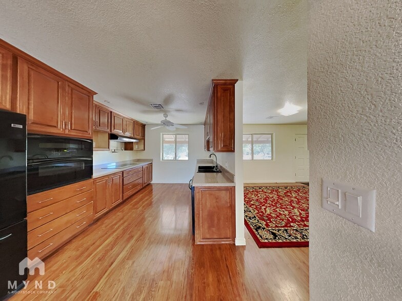 Building Photo - 7900 N Leonardo Da Vinci Way