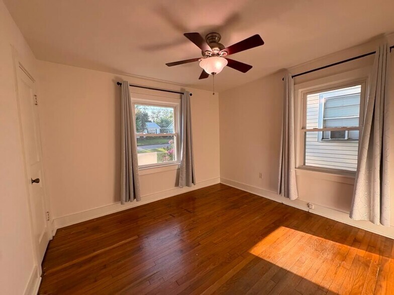 Building Photo - 1608 Glendale Dr