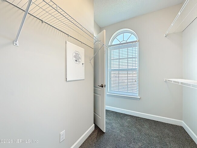 Building Photo - 4320 Ellipse Dr