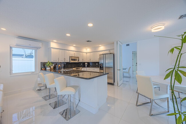 Building Photo - 23246 L'Ermitage Cir