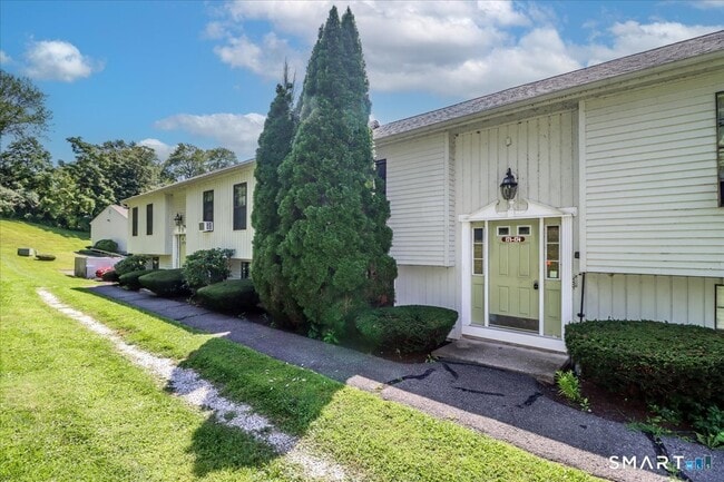 Building Photo - 171 Aspetuck Vlg