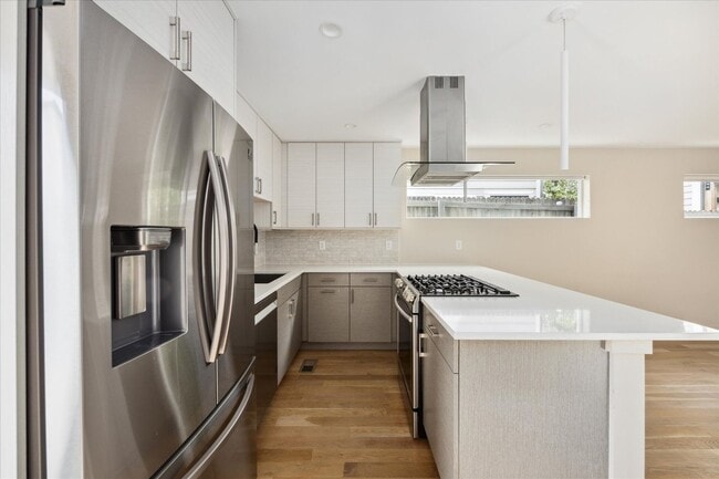 Building Photo - Upscale rear unit in the heart of Denver!