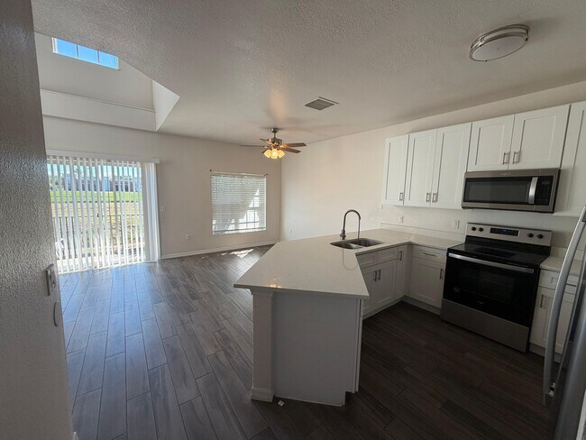 Building Photo - 2003 Claudia Ln