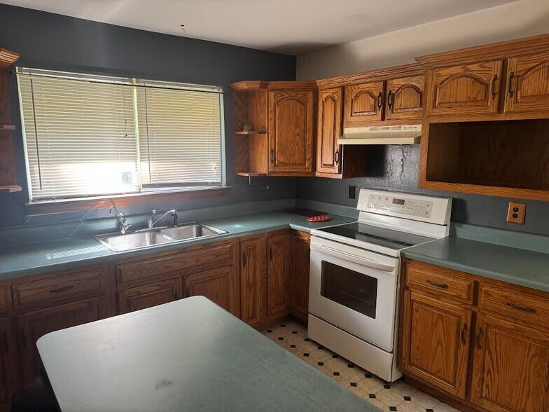 Building Photo - 809 Lynn Ln