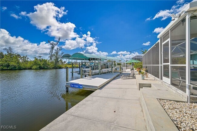 Building Photo - 2868 Sanibel Blvd
