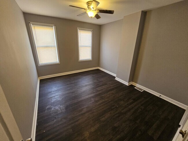 Building Photo - 3 Bedroom 2 bathroom Townhouse in Pigtown