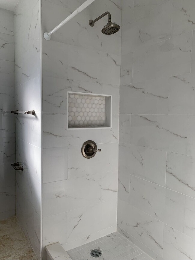 Building Photo - 6002 Lords Ave