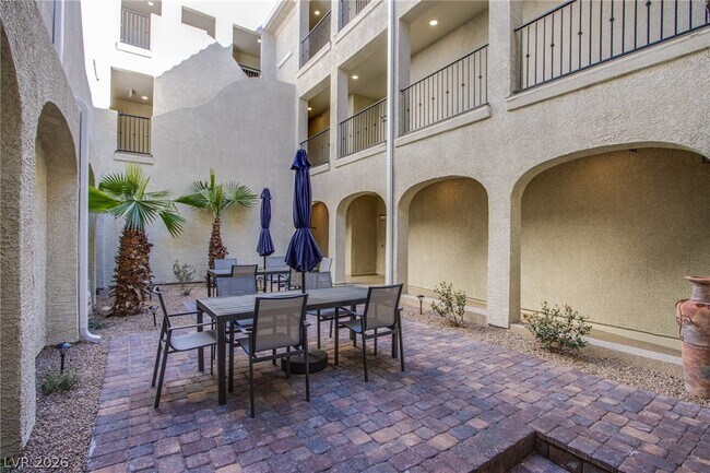 Building Photo - 2555 Hampton Rd
