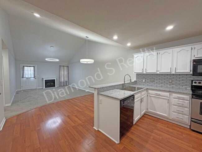 Building Photo - 1331 W Sackett St